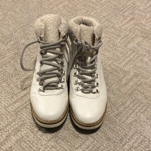 White Mountain Women's White and Gray Winter Boots